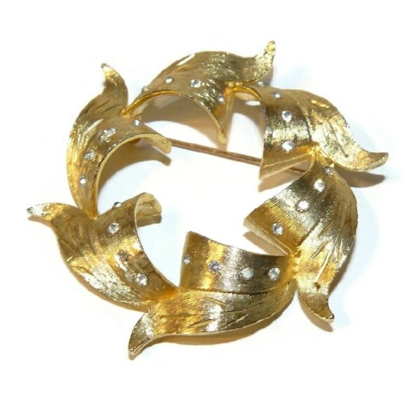 Gold Plated Round Leaf Shapes Brooch with Rhinestones - Picture 2 of 6